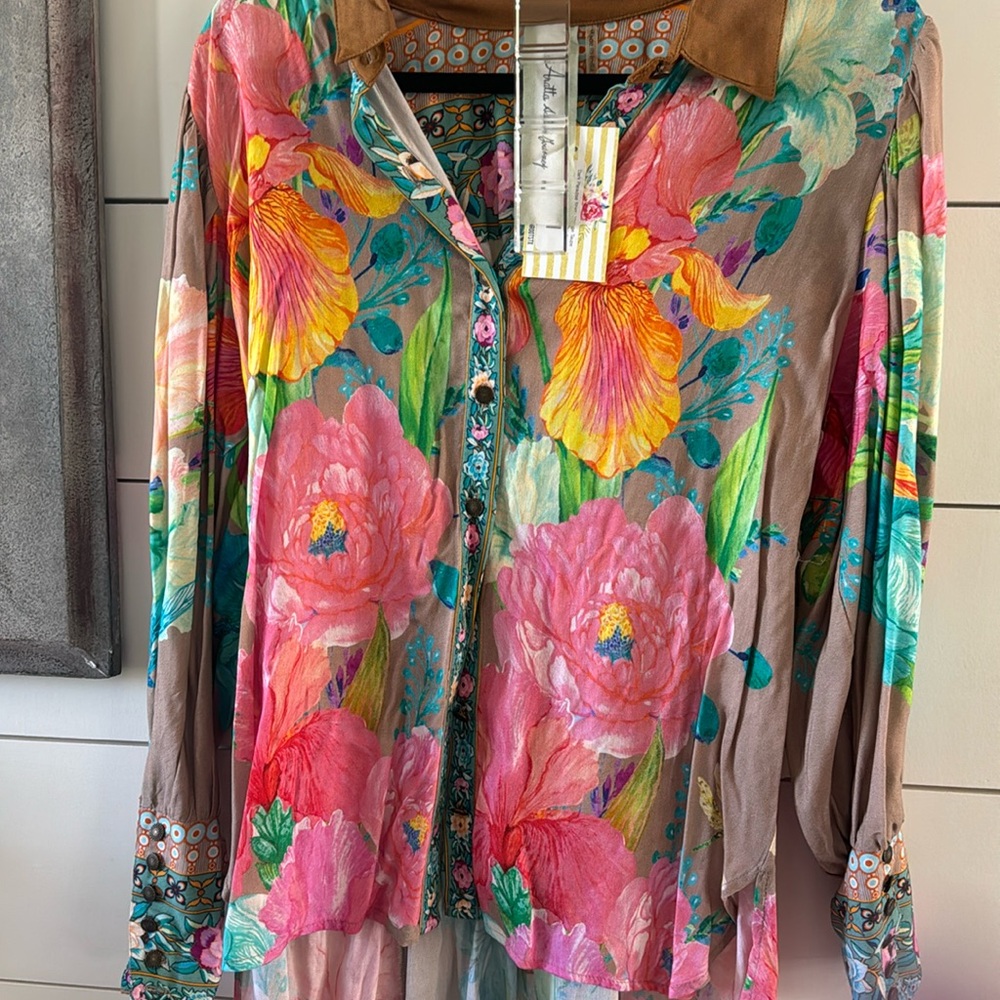 Beautiful never been worn blouse